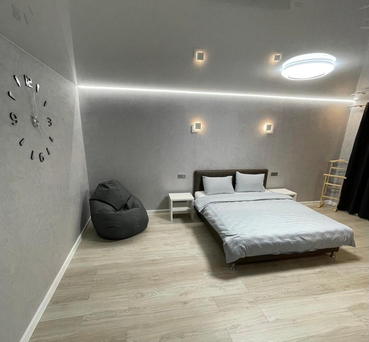 Apartcenter Вип Апартаменты В Центре Города На Гагарина Kryvyj Rih Esterno foto