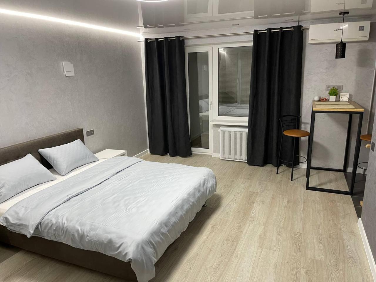 Apartcenter Вип Апартаменты В Центре Города На Гагарина Kryvyj Rih Esterno foto