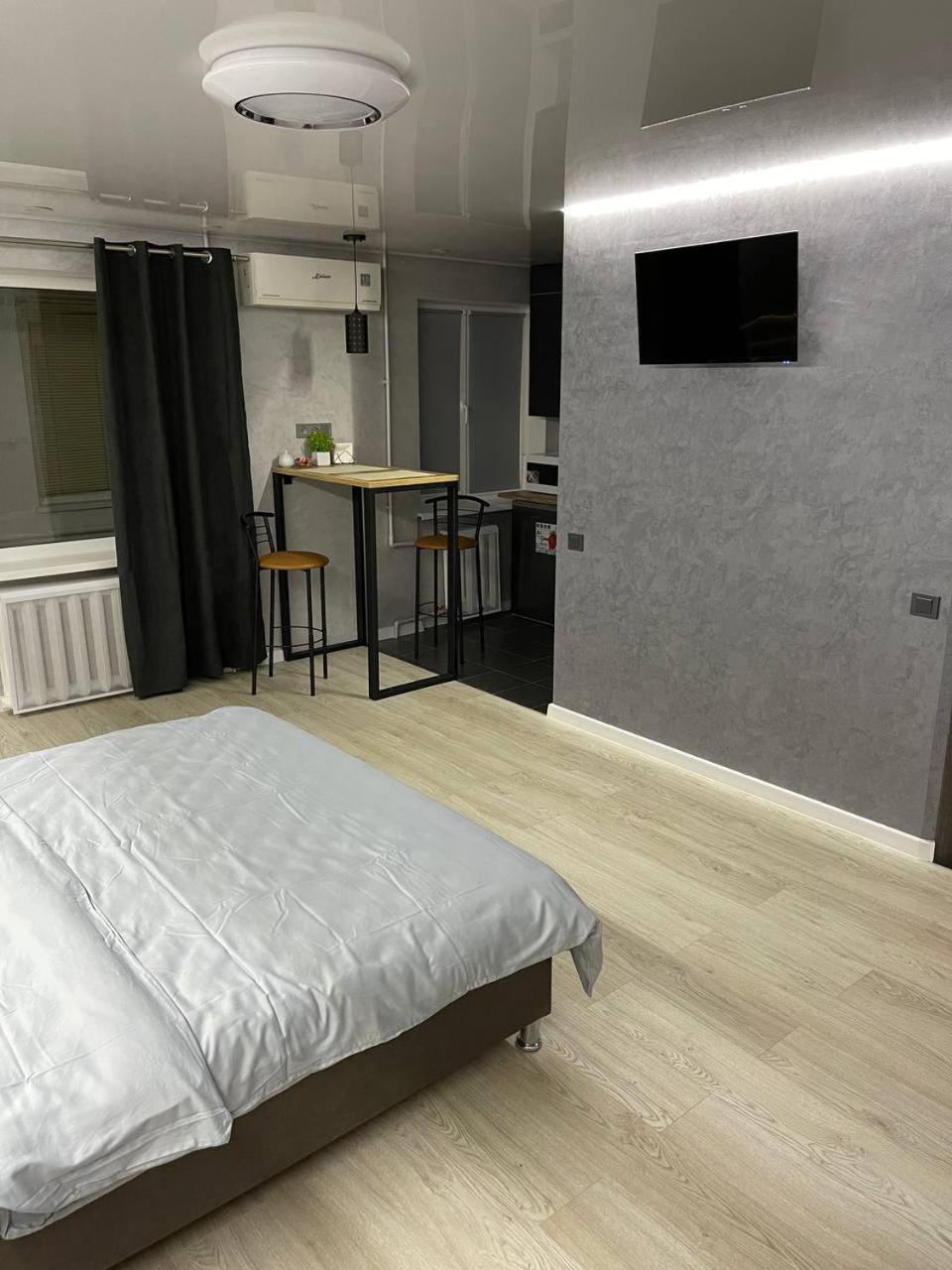Apartcenter Вип Апартаменты В Центре Города На Гагарина Kryvyj Rih Esterno foto